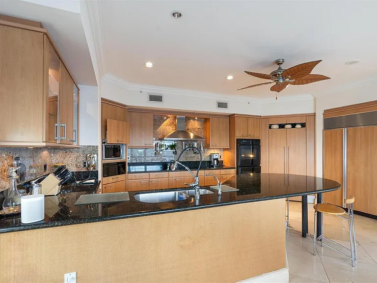209 N Birch Rd #401 — Photo 21