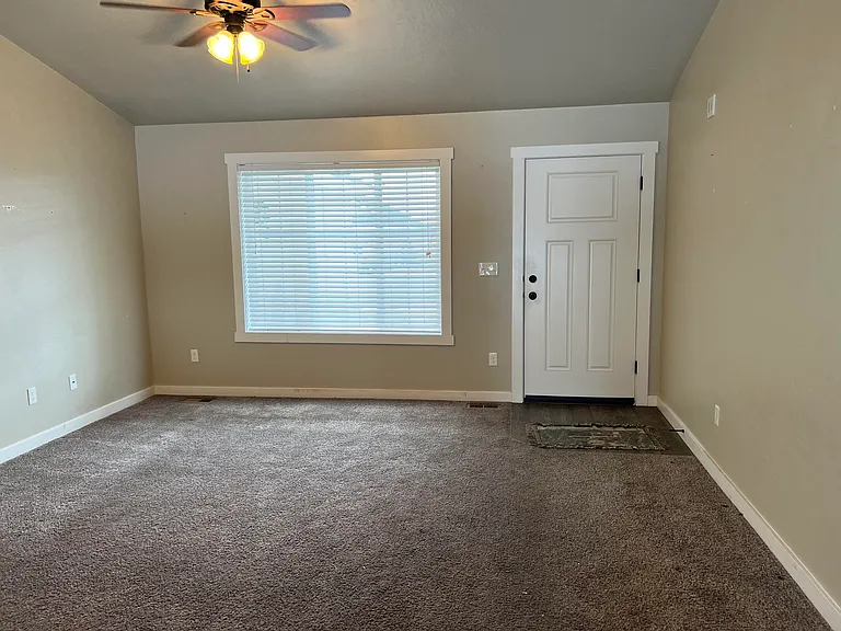 4616 Julie St — Photo 16
