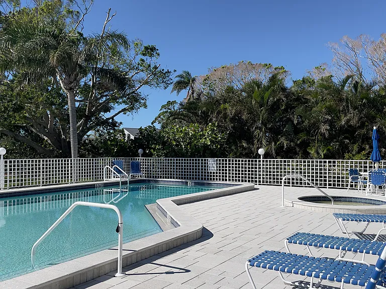 1155 Edgewater Cir — Photo 42
