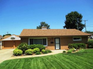 2229 Glendale Dr, Pekin, IL 61554