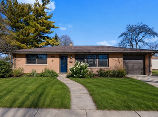 3749 Kemman Ave, Brookfield, IL 60513