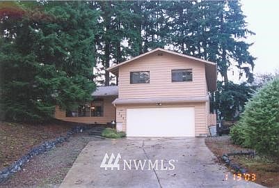 1st image of 725 Beaver Bend NE