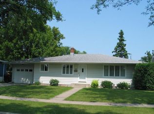408 25th Ave S, Grand Forks, ND 58201