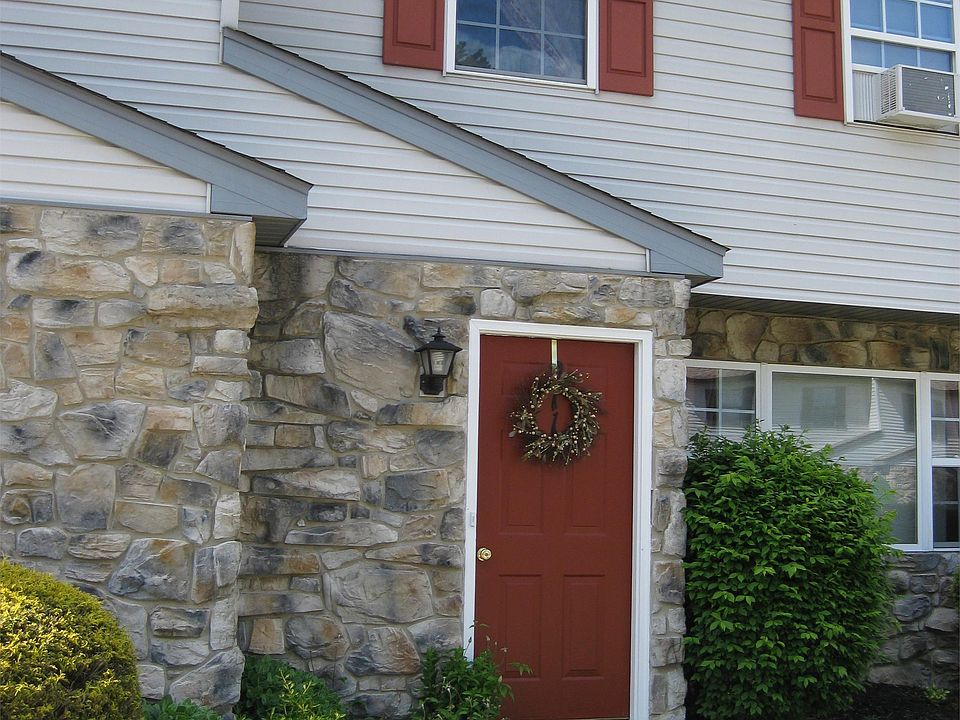 1st image of 211 Magnolia St