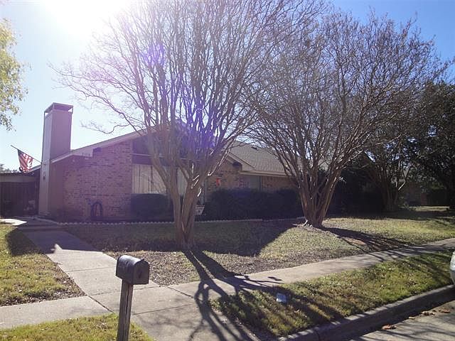 2nd image of 2704 Townbluff Dr