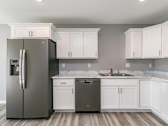 3rd image of 3886 English Glen Ave