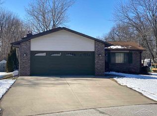 2916 Bangor Rd, Bay City, MI 48706