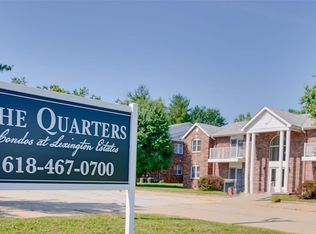 701 Lexington Estates Dr, Godfrey, IL 62035