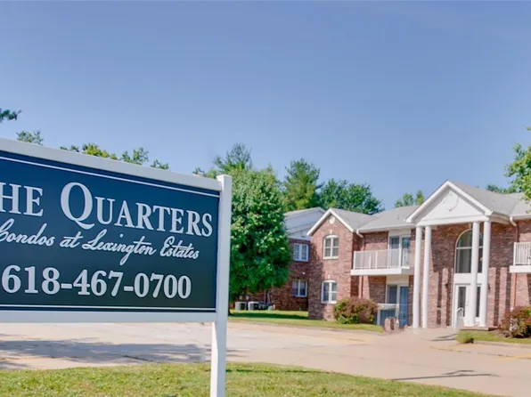 701 Lexington Estates Dr, Godfrey, IL 62035