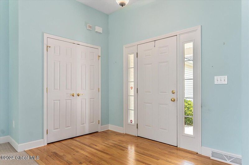 4th image of 10 Chantrey Boulevard