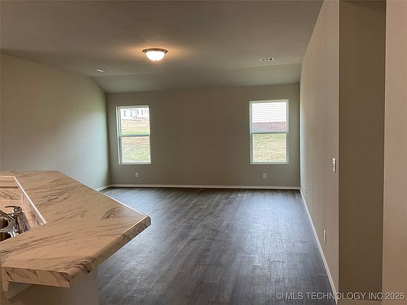 2nd image of 1901 Lubbock Dr