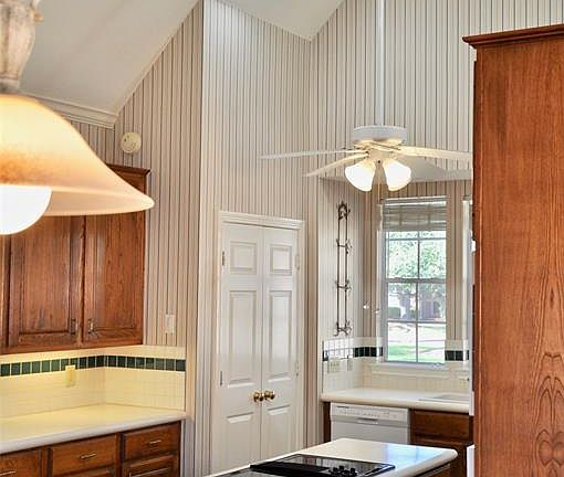 4th image of 13927 Carriage Walk Ln