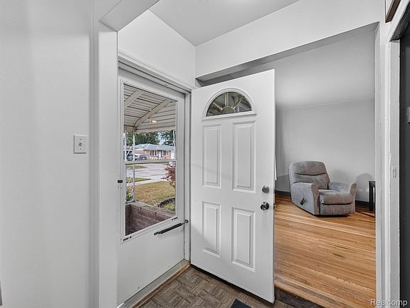 5th image of 25526 Masch Ave