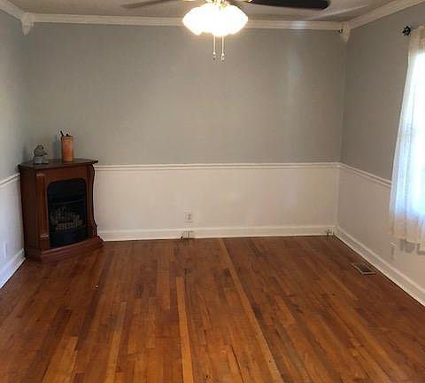 living room/gas fireplace