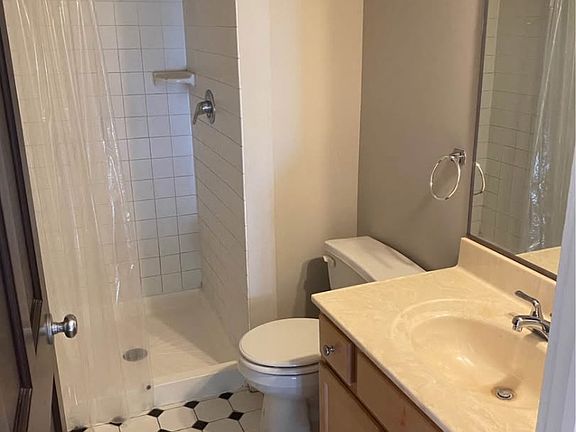 3rd image of 502 E Walnut St Unit B