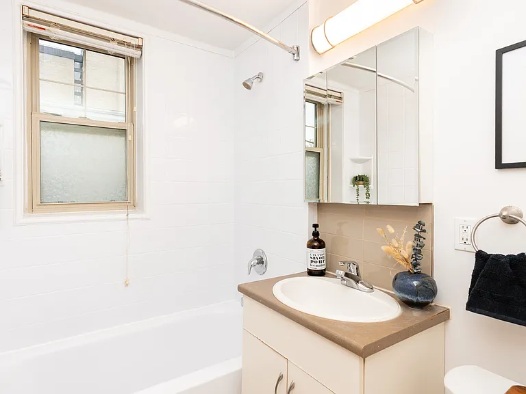370 Stradbrook Ave #1 — Photo 17