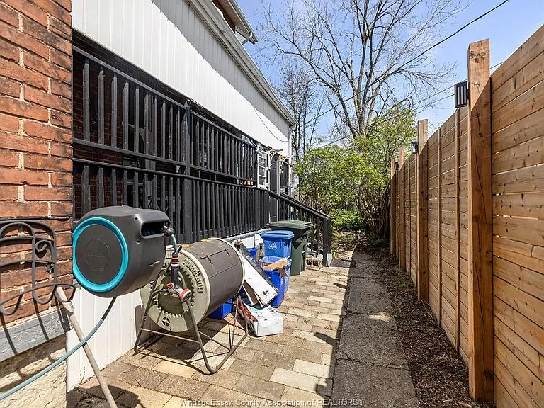 274 Crawford Ave — Photo 46