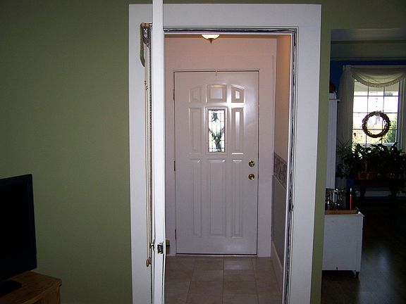 Formal Entry w/ closet