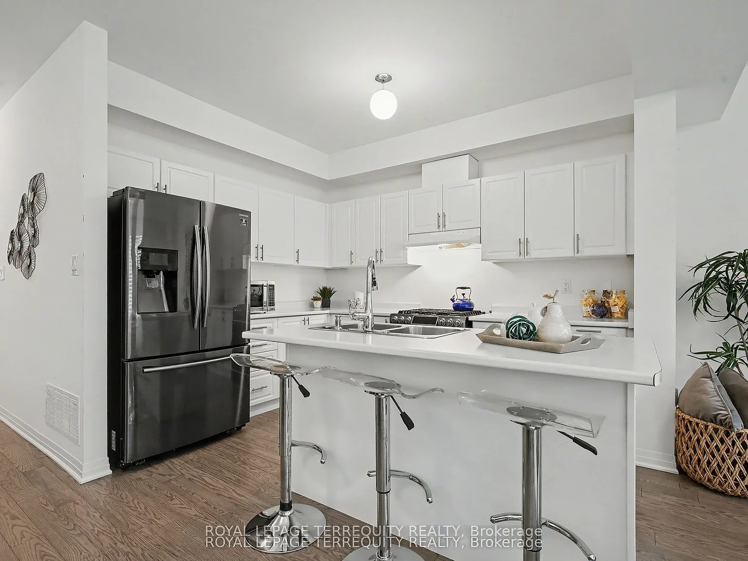 4 bed, $3,200 — Photo 3