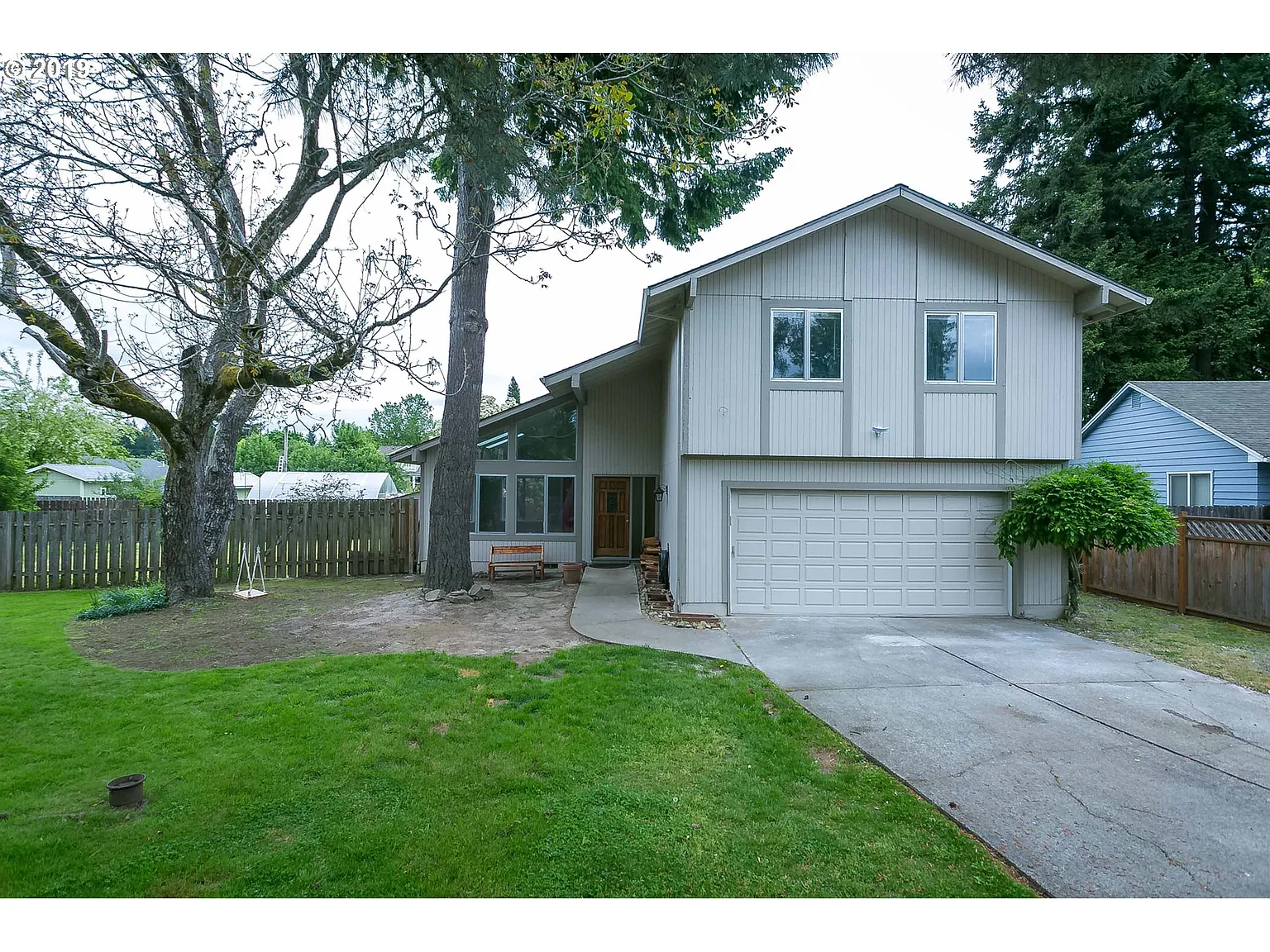 523 NW Queens Ct E photo 1