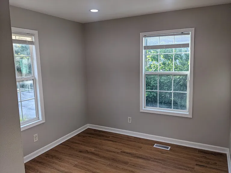 443 Nicoll Ave — Photo 9