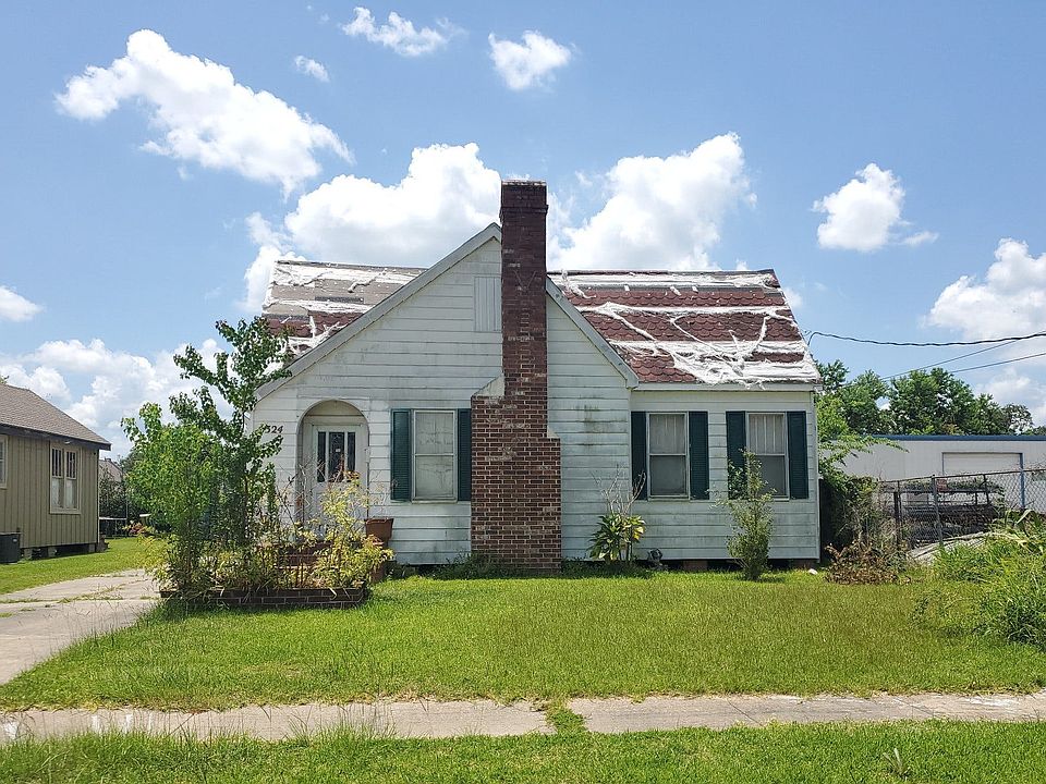 1st image of 324 Scarlet St