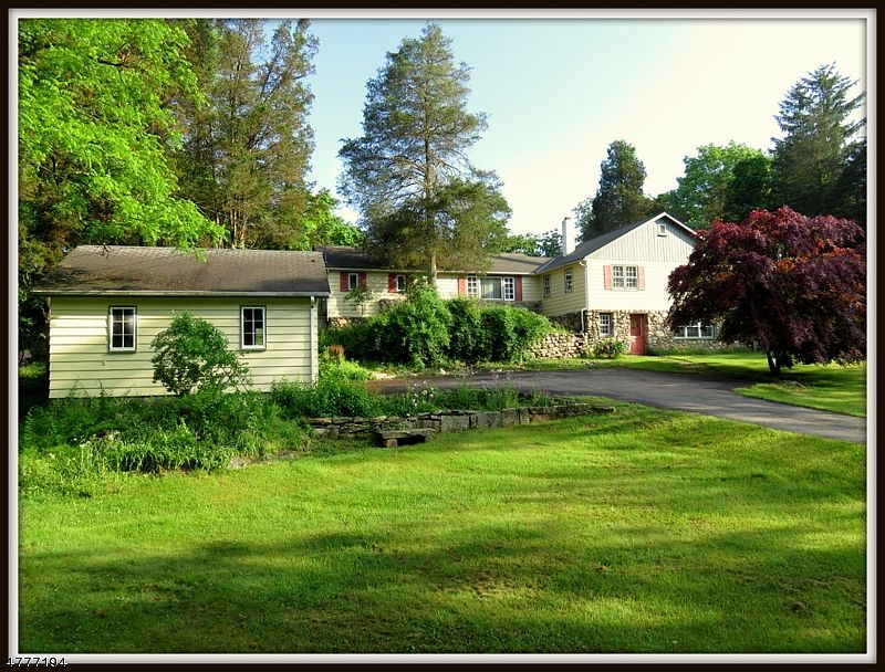 1st image of 908 W Walnut Dr