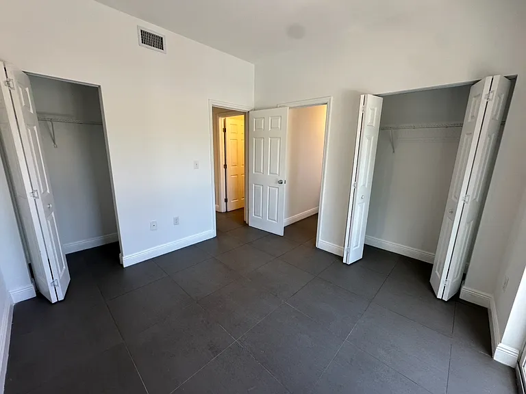 346 NW 35th St #4 — Photo 10