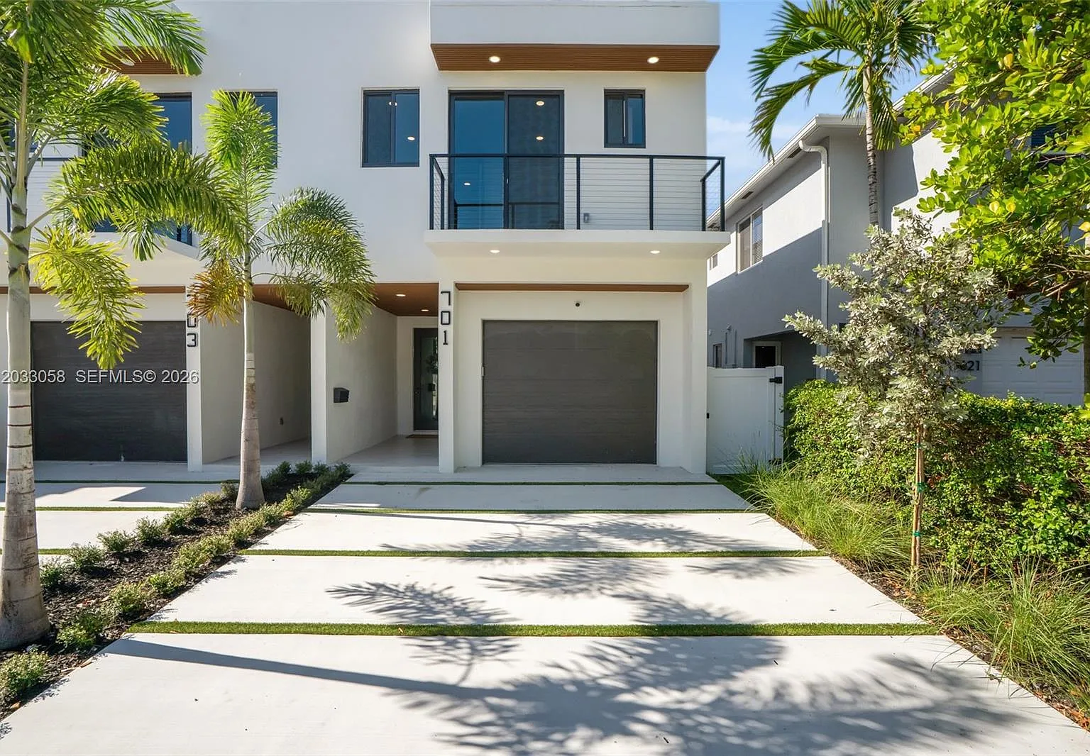 5 bed, 4.0 bath, 2519 sqft, $9,500 — Photo 1