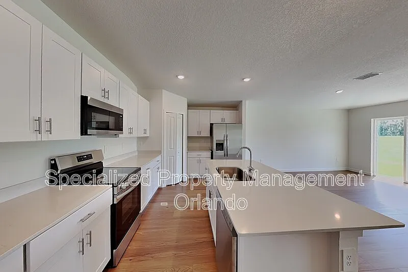 4 bed, 3.0 bath, 2173 sqft, $2,350 — Photo 4
