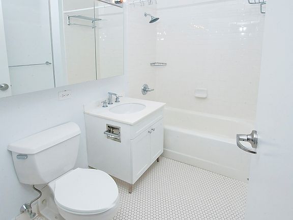 4th image of 99 John St APT 2202