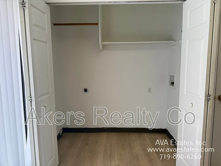 1405 E 19th St #B — Photo 5