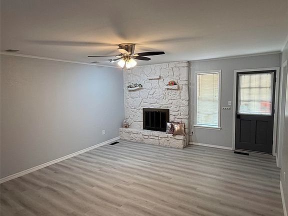 3rd image of 622 N Gum St