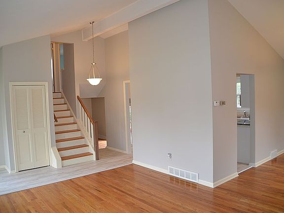 4th image of 3301 Thomson Cir