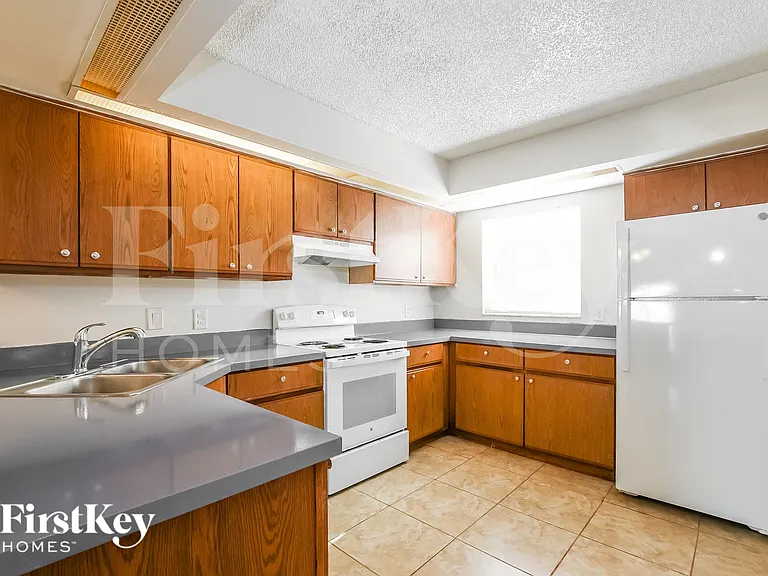 1051 Shepherd Ave — Photo 6