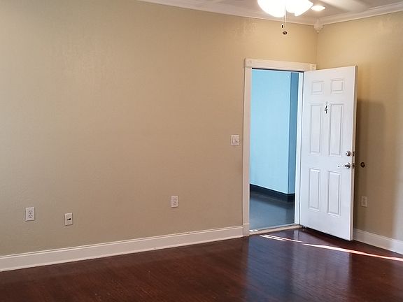 4th image of 421 Townes St APT 4