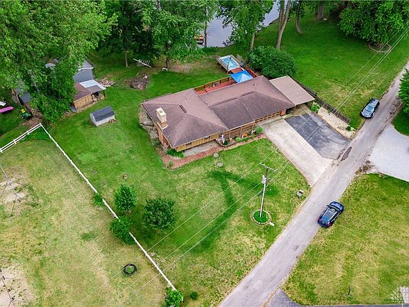 3rd image of 1119 Lakeview Dr