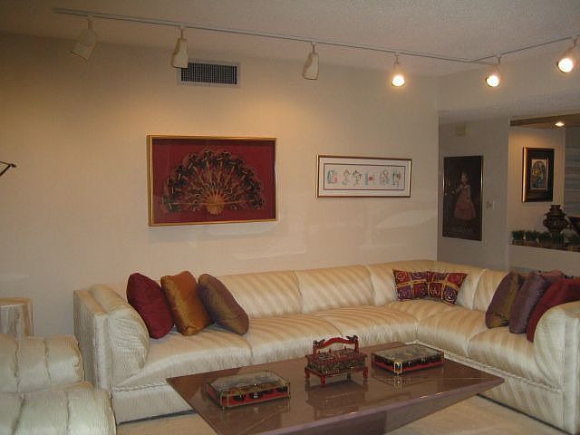 Living area/New roof, stainless appls., a/c, carpet in bdrm & more!