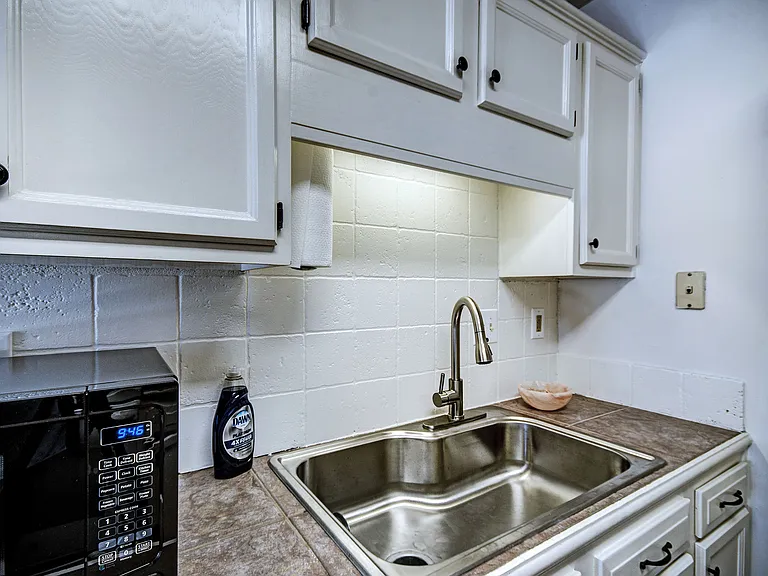 1221 Barnett Bend Cv — Photo 16
