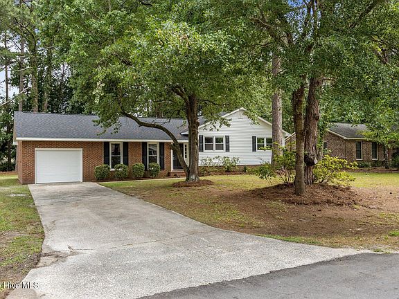 3rd image of 102 Pineridge Drive