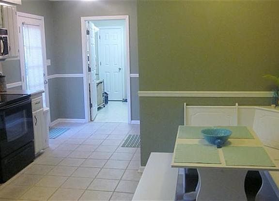 5th image of 824 Edgewood Dr