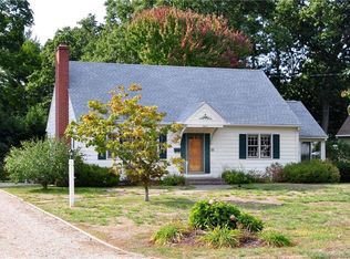 11 John St, Windsor Locks, CT 06096