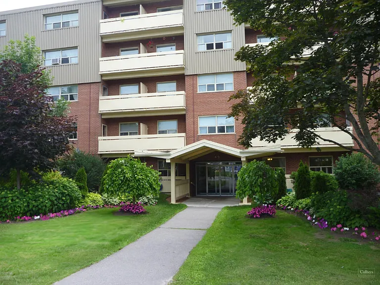 49 Wellington St — Photo 28