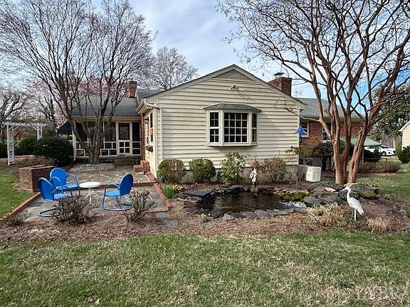 3rd image of 2320 Woodcrest Dr