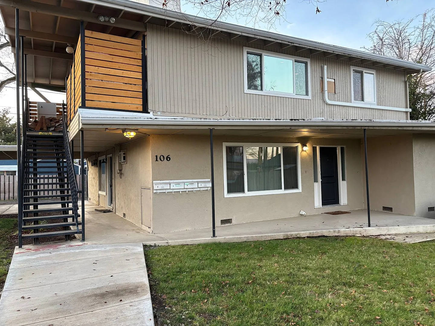 R106 Lincoln Street — Photo 3