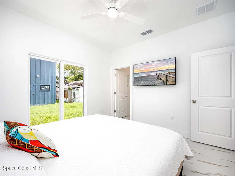 702 Shady Ln — Photo 9