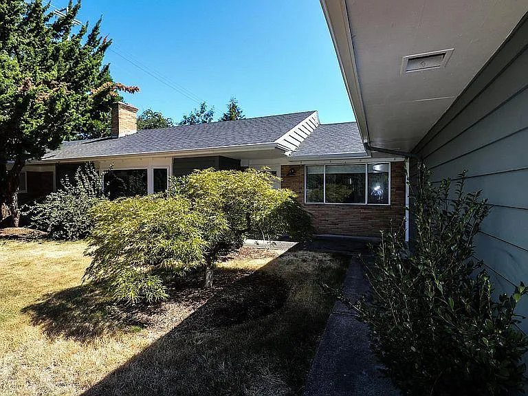 3 bed, 1850 sqft, $3,200 — Photo 2