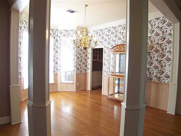 3rd image of 3634 Oak Leaf Cir