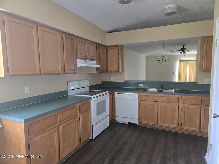 8314 Century Point Dr S — Photo 3