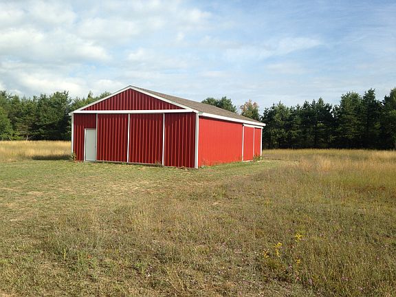 5th image of 136 Menominee Trl